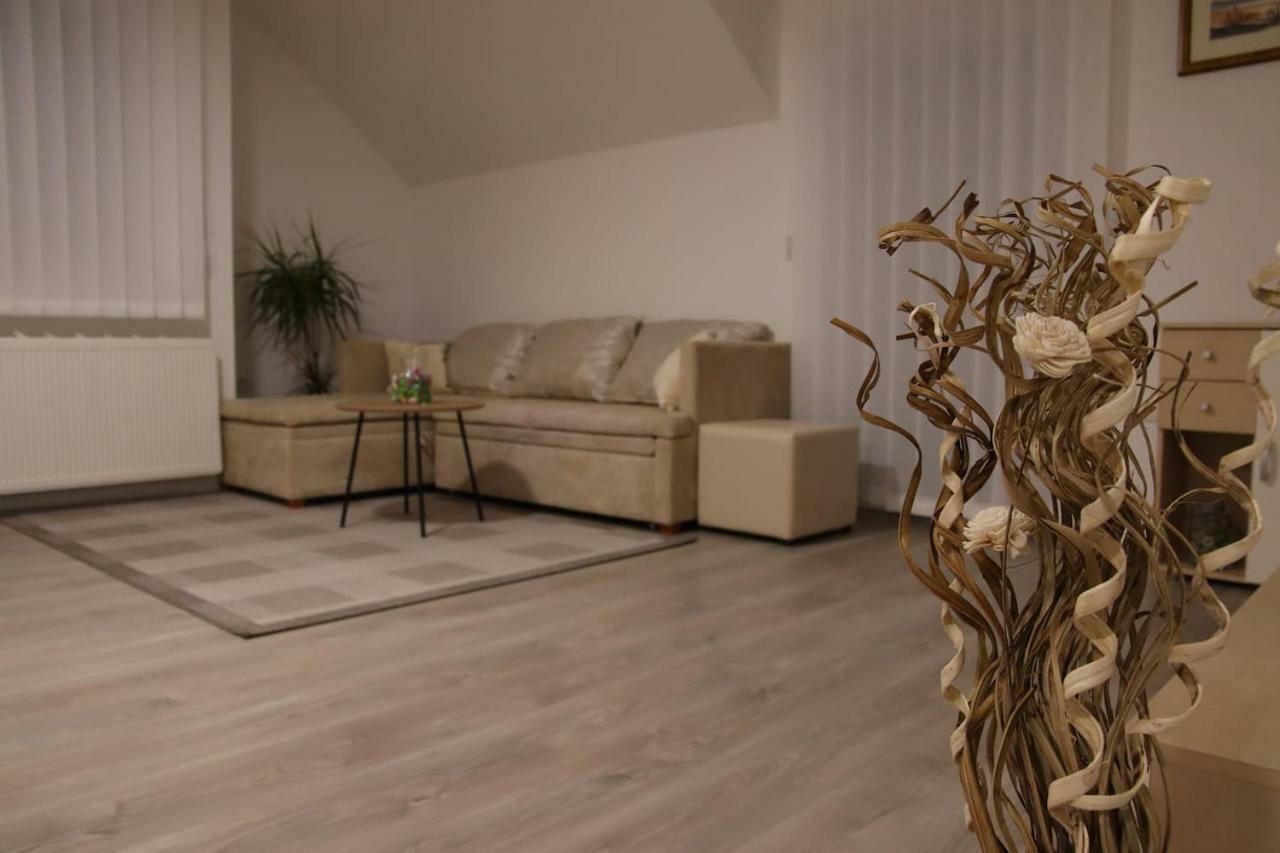 Apartman F&F Otočac Extérieur photo