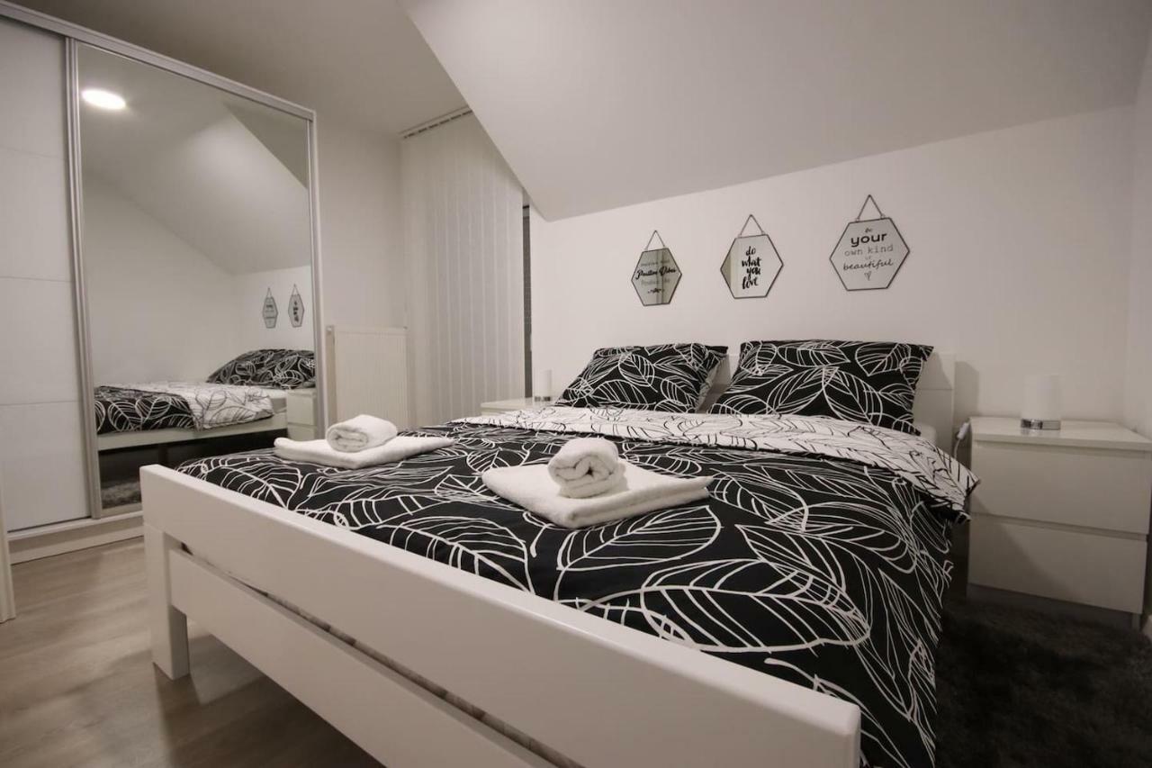 Apartman F&F Otočac Extérieur photo